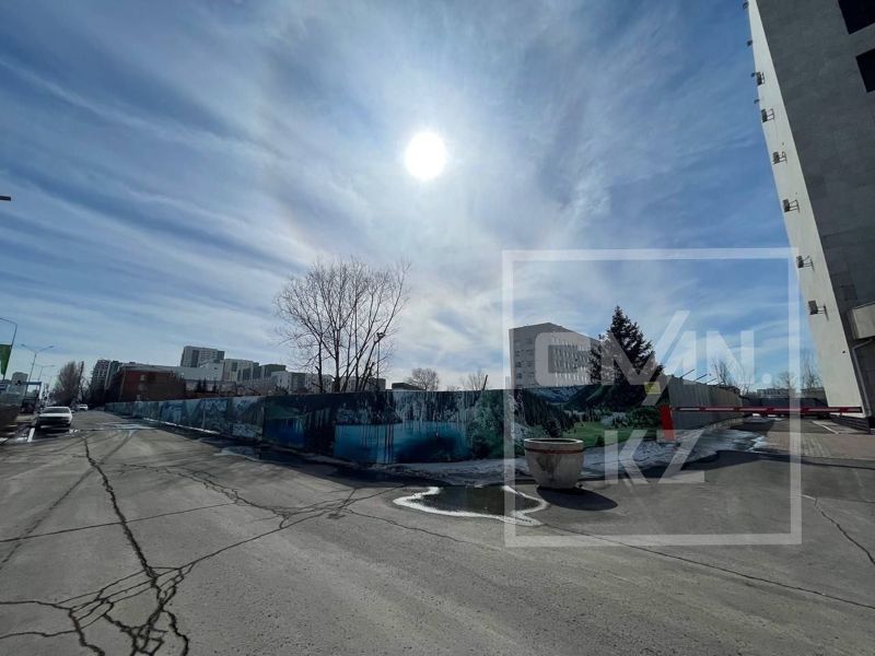 Ханболата Назарбаева заставляют снести ТРЦ в Астане