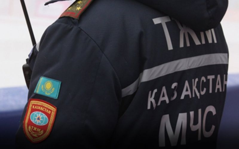 Пятилетняя девочка застряла в алюминиевой фляге в области Абай