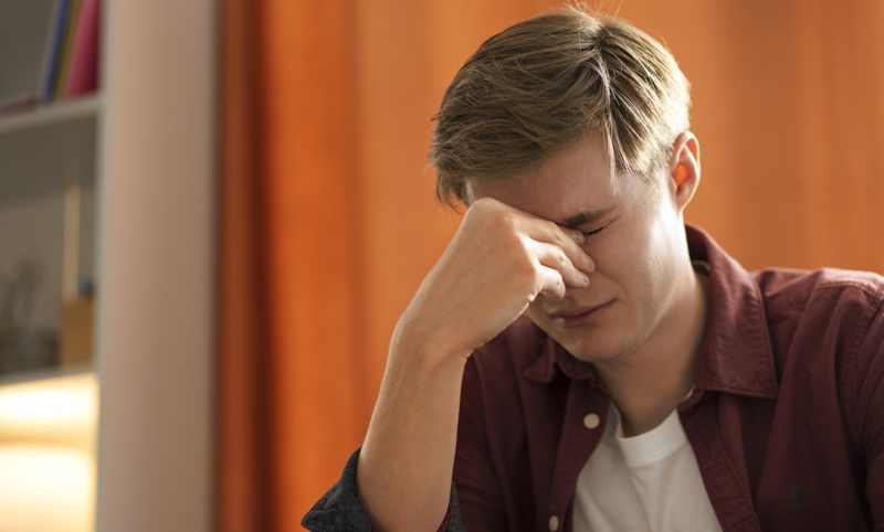 Избили и забрали телефон: трое неизвестных напали на первокурсника в Алматы