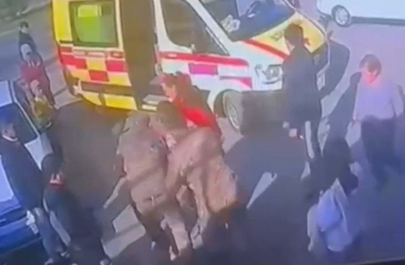 Жизнь 3-летней девочки спасли гвардейцы в Туркестане