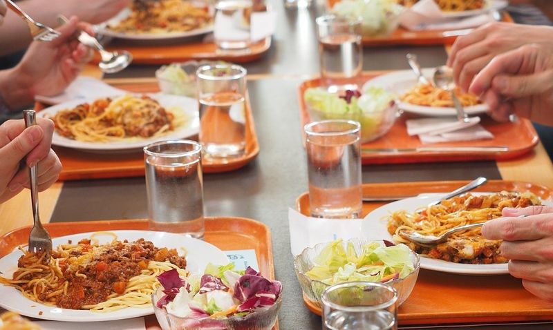 Массовые отравления школьников в Мангистау: санврачи не будут предупреждать столовые о проверках