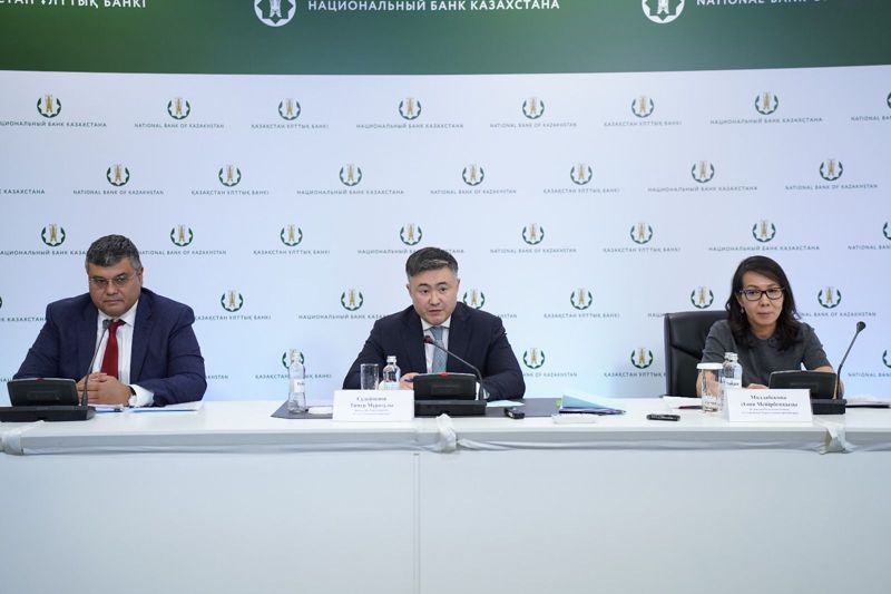 Психологическая отметка 500: Сулейменов объяснил влияние курса доллара на казахстанцев