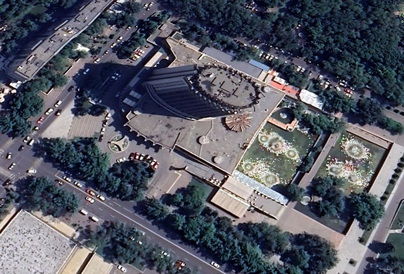 На собственника гостиницы «Казахстан» подали в суд за реконструкцию фонтана