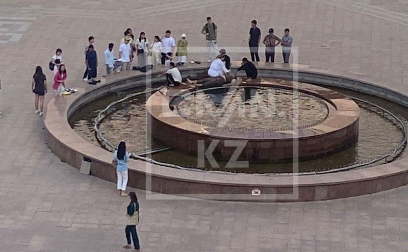 Утонул или ударило током: озвучили версию гибели абитуриента в фонтане КазНУ