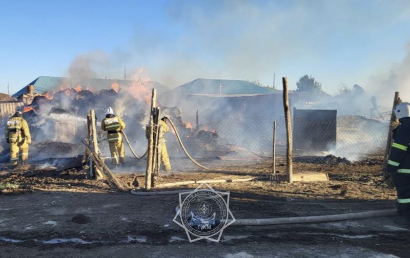 32 тонны сена сгорело у сельчанина в Актюбинской области