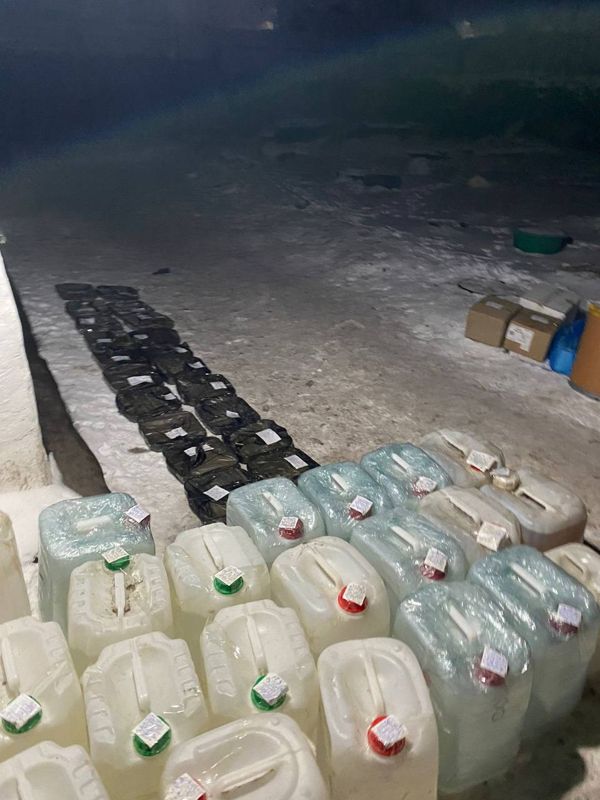 Больше тонны химии для изготовления и 10 кг уже готового наркотика изъяли у карагандинца