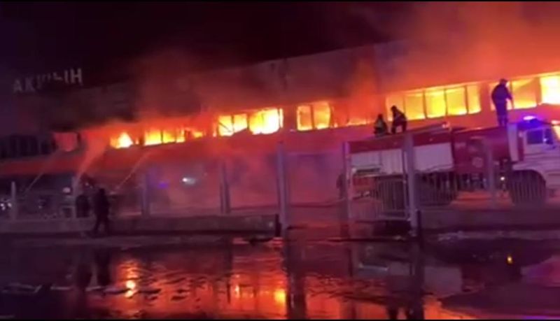 Какую помощь получили предприниматели после пожара на рынке в Семее