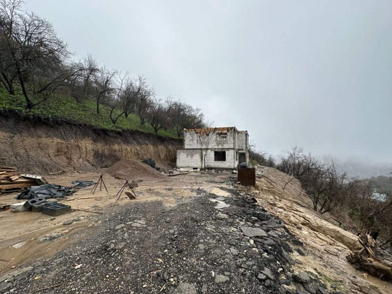 Из-за среза горы в Алматы сошел грязевой сель