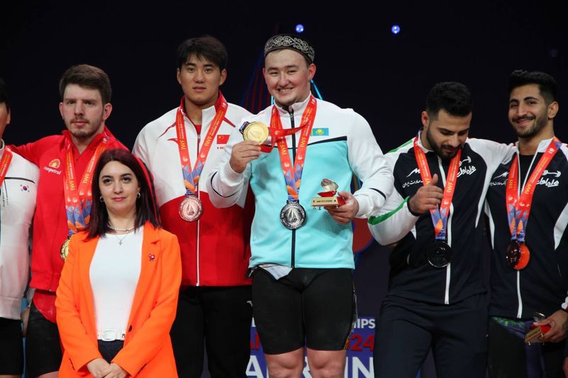 Казахстанский тяжелоатлет выиграл золото ЧМ