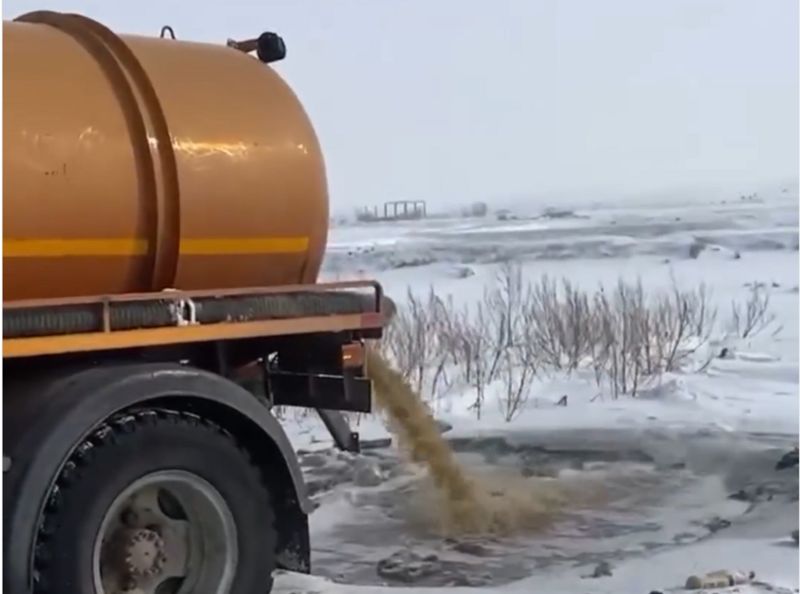 Дурнопахнущая история: в Карагандинской области продолжается спор о сливе отходов в степь
