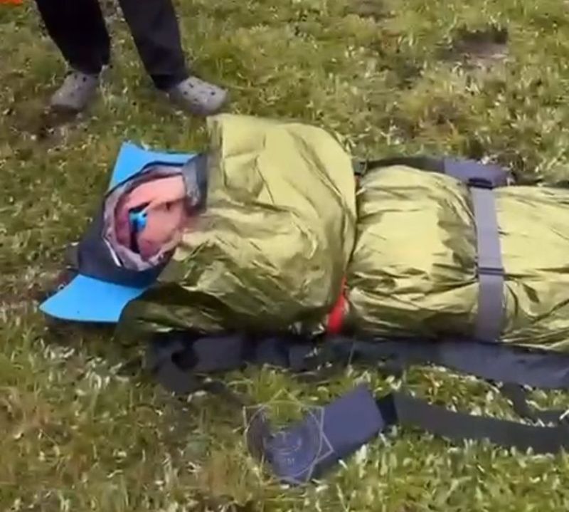 45 километров несли спасатели туристку с травмой ноги в горах Риддера