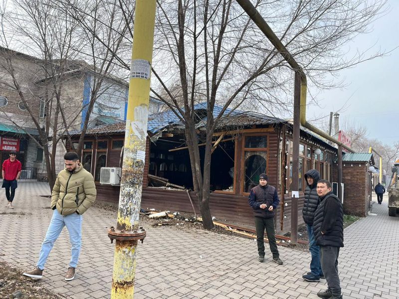 В Алматы сносят очередное кафе