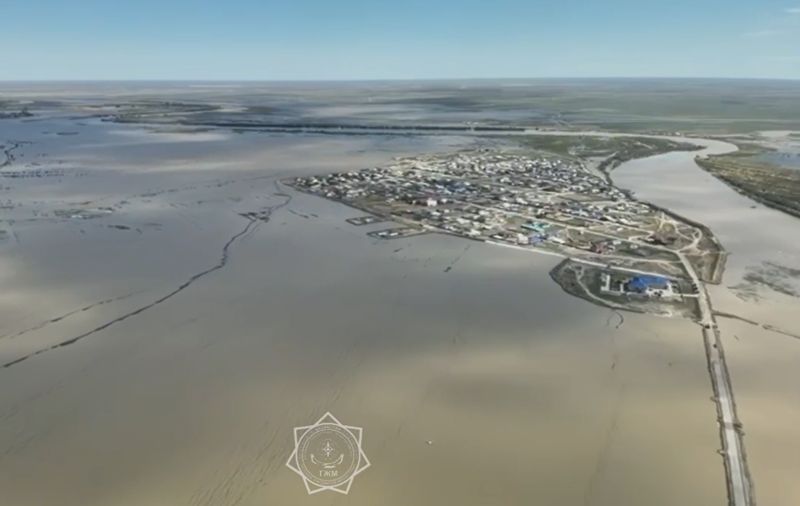 Талдыколь в окружении большой воды показало МЧС