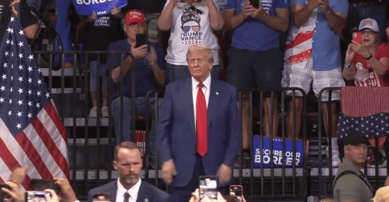 На митинг Трампа пытался пройти мужчина с дробовиком