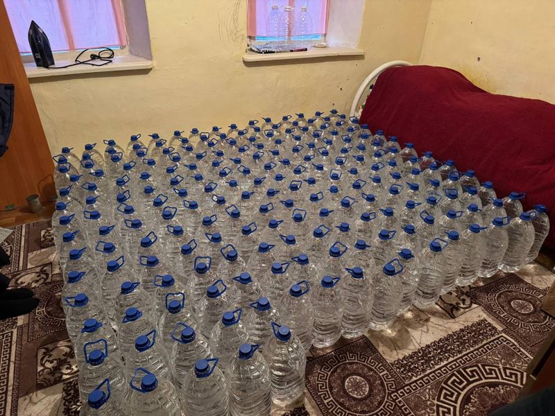 Две тысячи литров нелегального спирта нашли полицейские у жителя ЗКО