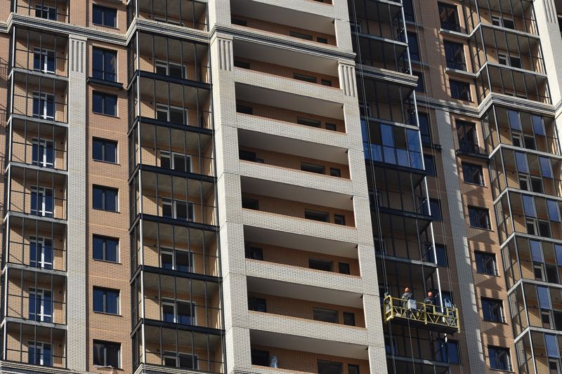 Строительство 33 жилых комплексов заморозили в Астане