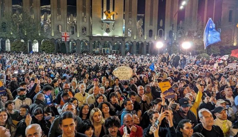 В Тбилиси проходит митиниг против закона об “иноагентах”