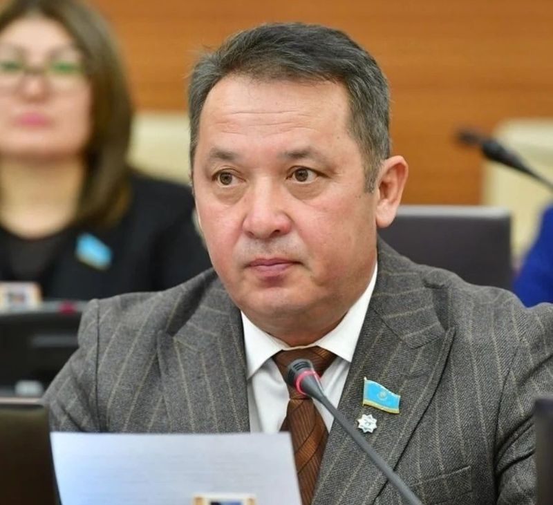 Не только харассмент: экс-депутата Садыкова обвинили в коррупции