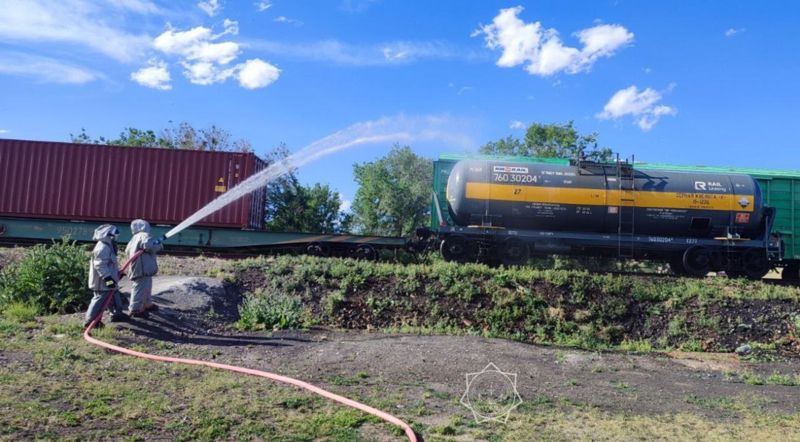 Утечку серной кислоты из цистерны обнаружили на ЖД-станции в Жетысуской области