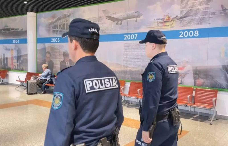 Гражданина Германии сняли с рейса в Астане из-за алкоголя