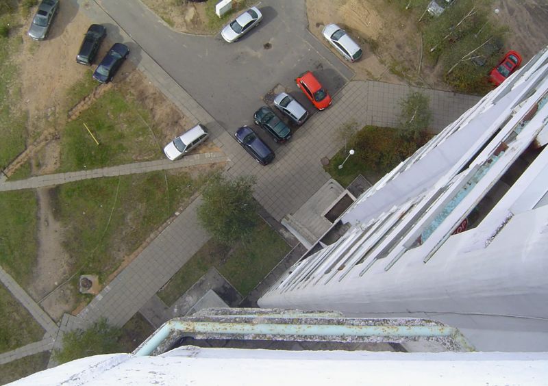 В Кызылорде двое детей выпали с балкона третьего этажа