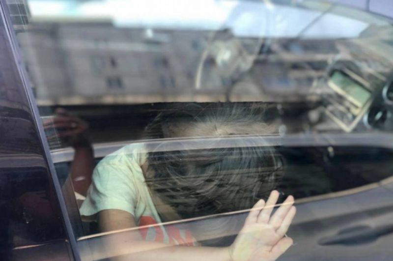 Ребёнок выпал из машины в Актау: водителя оштрафовали на 18 тыс. тенге