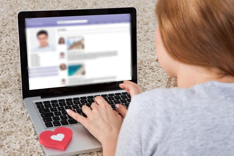 Павлодарцы под видом девушки выманивали деньги на сайте знакомств