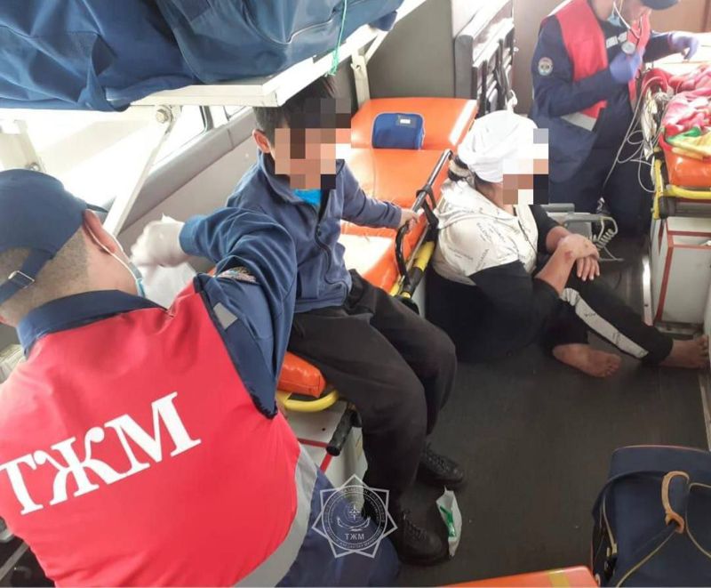 12 человек пострадали в автоаварии на трассе в Карагандинской области