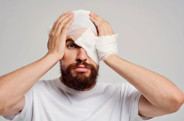 Осужденный за изнасилование своей дочери выколол себе глаз в СИЗО Павлодара