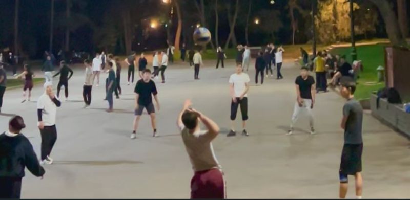 Неспортивные страсти: кому и чем помешал волейбол в Парке имени 28 панфиловцев в Алматы