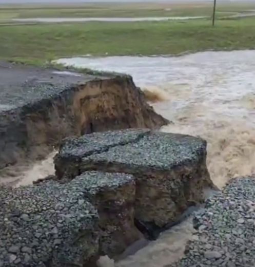 Дорогу между селами Костанайской области смыло после дождя