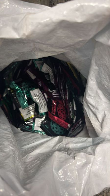 Насвай продавали вместе с курагой и яблоками на рынке Кокшетау