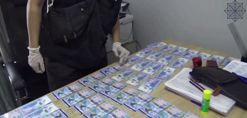 Взятку в 9 млн тенге вымогал авторский надзор у строителей больниц в Костанайской области