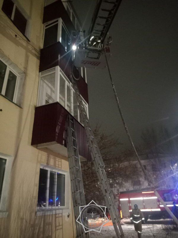 В Кокшетау пожарные спасли 39-летнего мужчину из горящей квартиры
