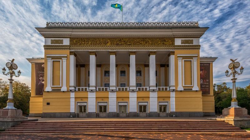 Сотрудницы ГАТОБ им. Абая заявили, что их увольняют из-за неподходящей внешности