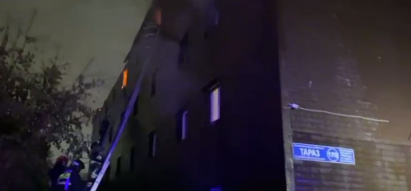 Пять человек пострадали во время пожара в общежитии в Астане