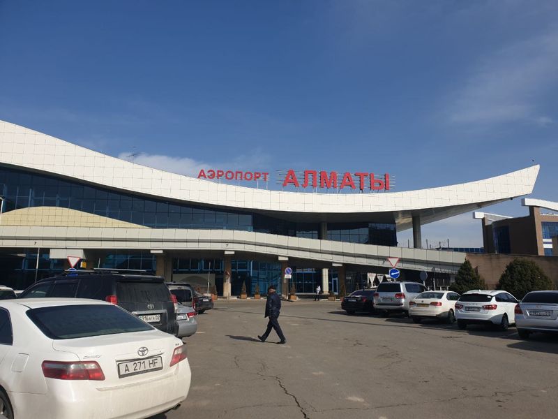 Задержки, увольнения и новая взлётная полоса: что происходит с аэропортом Алматы
