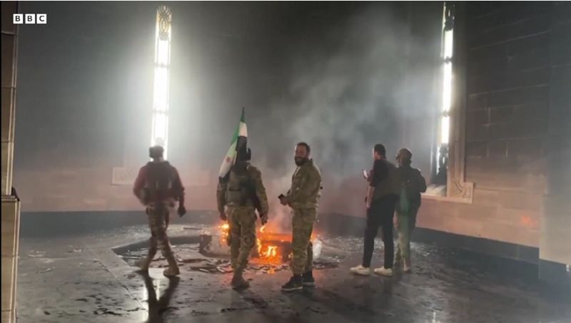 Сирийские повстанцы сожгли гроб отца Башара Асада