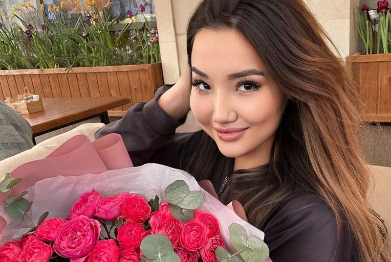 Казахстанская блогерша заявила, что у нее украли 2 млн тенге из сейфа в Rixos Astana