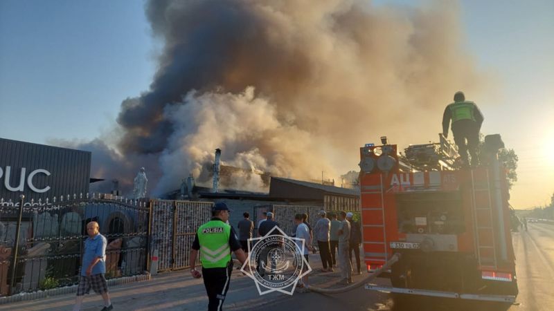 В Алматы сгорело кафе