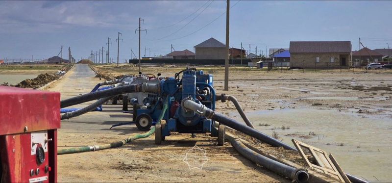 Продолжается дезинфекция домов и территорий в подтопленных регионах