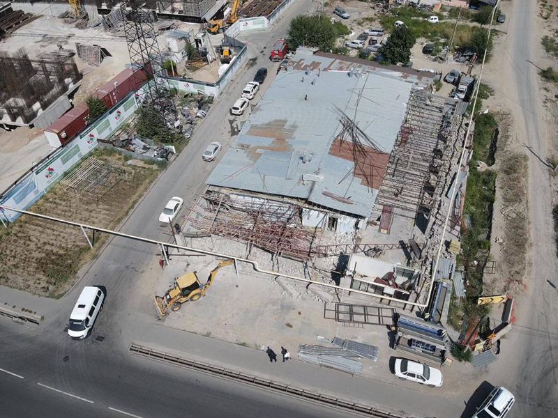 Очередную незаконную автомойку сносят в Алматы