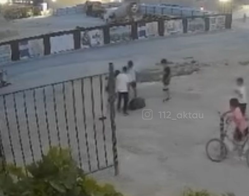 В Актау толпа подростков избила сверстника