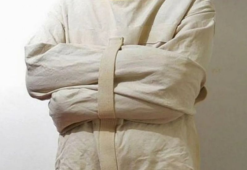 В Астане санитара психдиспансера обвинили в избиении подростка с шизофренией