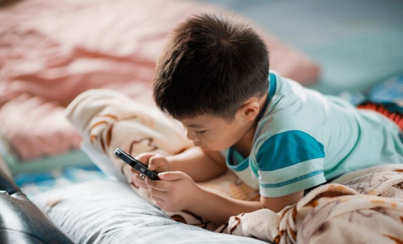 "Помогите, она умирает": 5-летний алматинец спас жизнь маме, позвав на помощь в чате ЖК