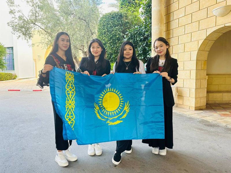 Проекты алматинских школьниц оценили на фестивале инженерных наук в Тунисе