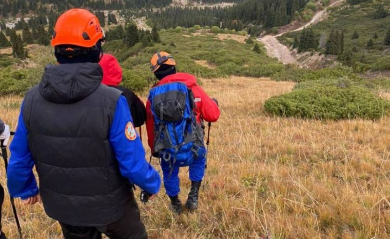 В горах Алматы заблудились три туристки