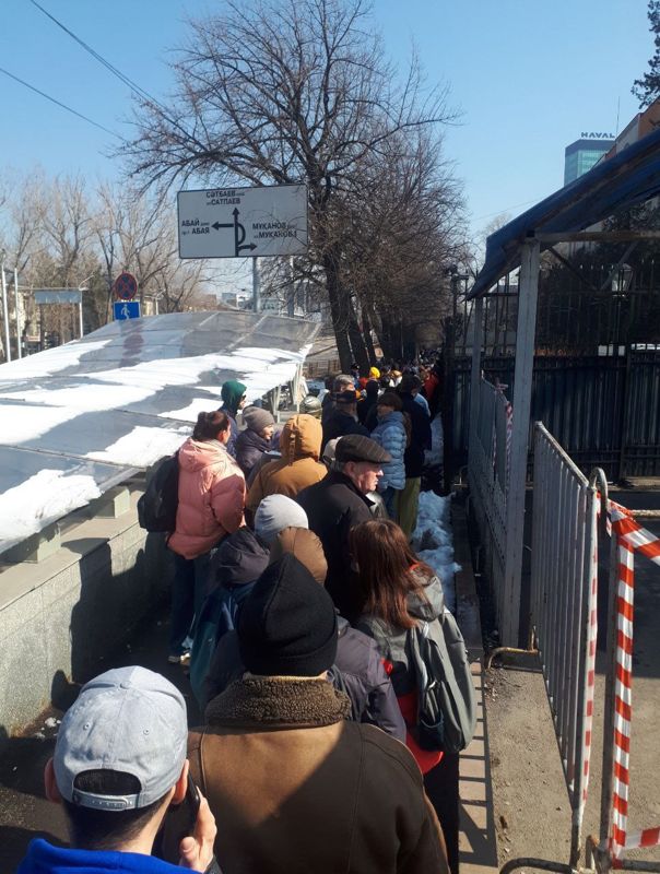 Россияне в Казахстане сегодня выбирают президента своей страны