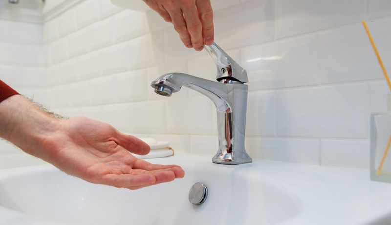 "Пьем вонючую жижу" - о коммунальном бедствии заявили жители поселка в Карагандинской области