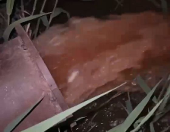 Мутную воду экстренно сливают из резервуаров водоснабжения Кульсары